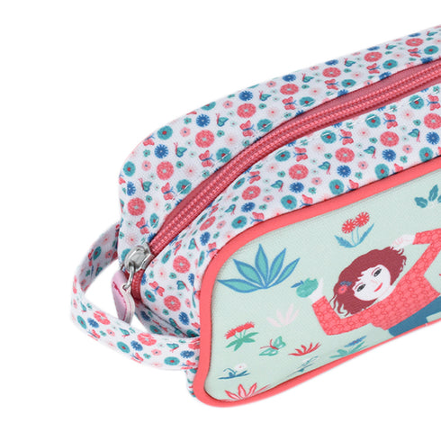 ファスナーにはストラップがついています。