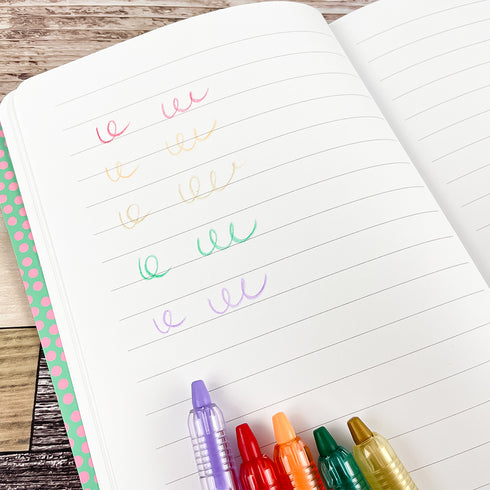 ノートに試しが気をした様子です。少し太めのペンの太さで、クレヨンで描くことができます。