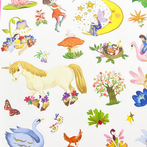 シールには、アクセントに金色のグリッターでキラキラしています。