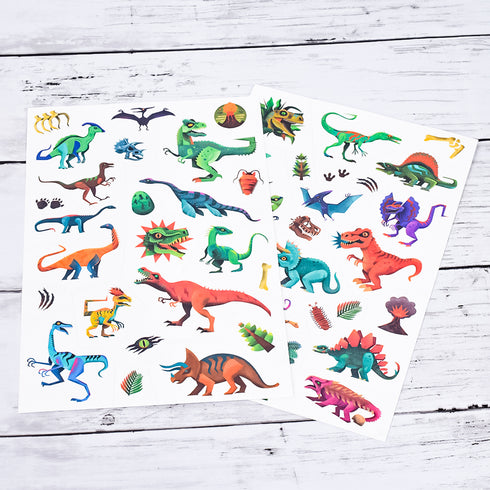 この商品には様々な恐竜が描かれたシートが2枚入っています。