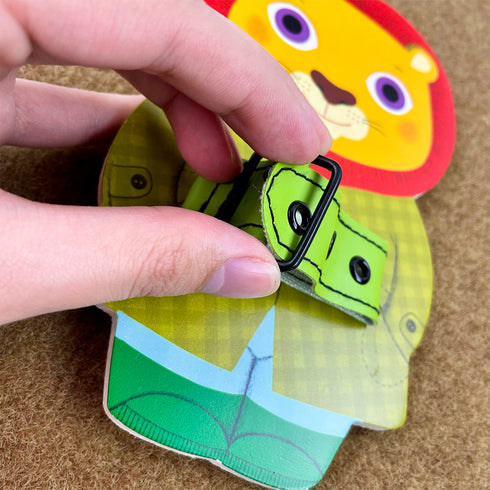 ライオンの台座は、ベルト締めの練習をすることができます。