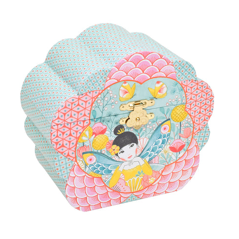 閉じた状態のジュエリーボックスです。閉じると花の形をしています。ゼンマイを巻くと開けた時にオルゴールが鳴り始めます。