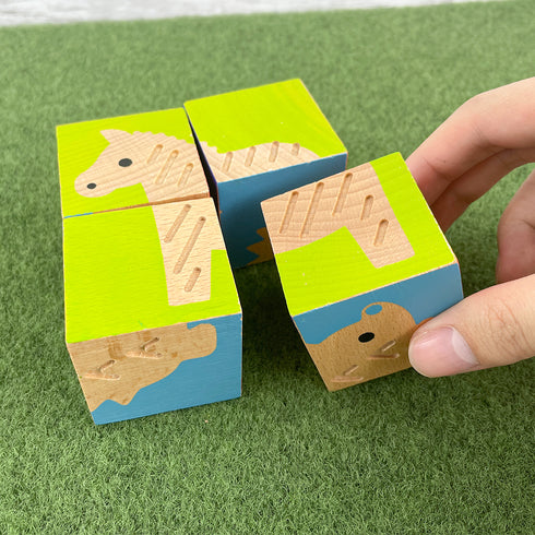 実際に遊んで、馬の絵柄を合わせている様子です。