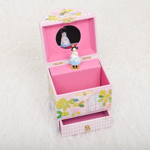 お姫様がかわいいオルゴール付ジュエリーボックス。蓋を開けるとお姫様がクルクルと踊ります。下部には引き出しがついているので中に大切なものを入れましょう。