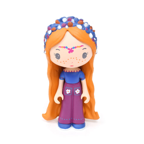 ブルシュカです。ウェーブのロングヘアーが可愛らしいお人形です。