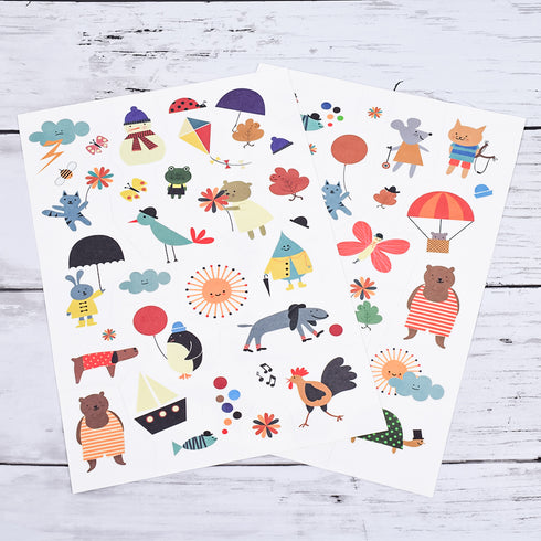 かわいい動物が描かれたシートが2枚入っています。