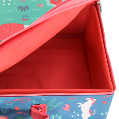 裏地は赤色です。