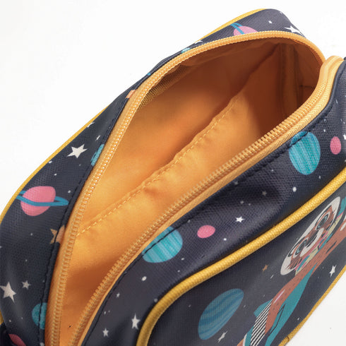 中はオレンジの無地でポケットがあります。