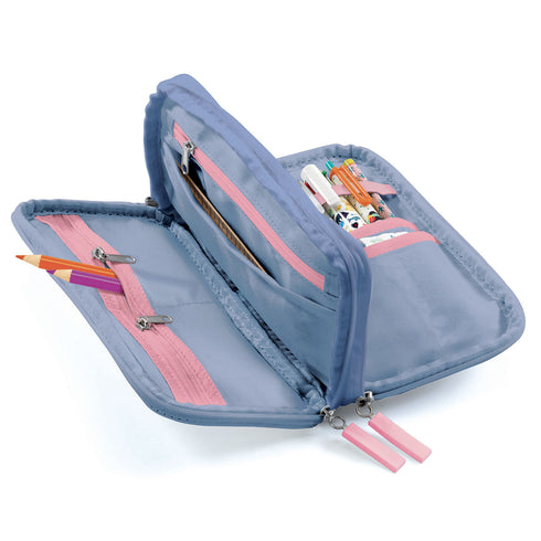 二つの仕切りにはポケットがたくさんあり、ペンや定規などの持ち物を整理・収納できます。