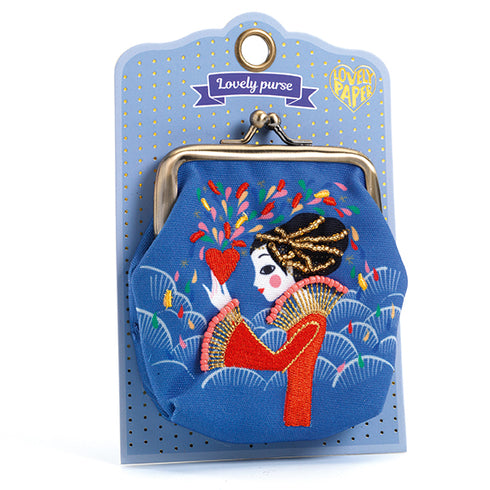 「ラブリーパース ハート」という商品です。美しい女性のイラストとレトロな留め具のミニ財布です。小物入れにもおすすめです。