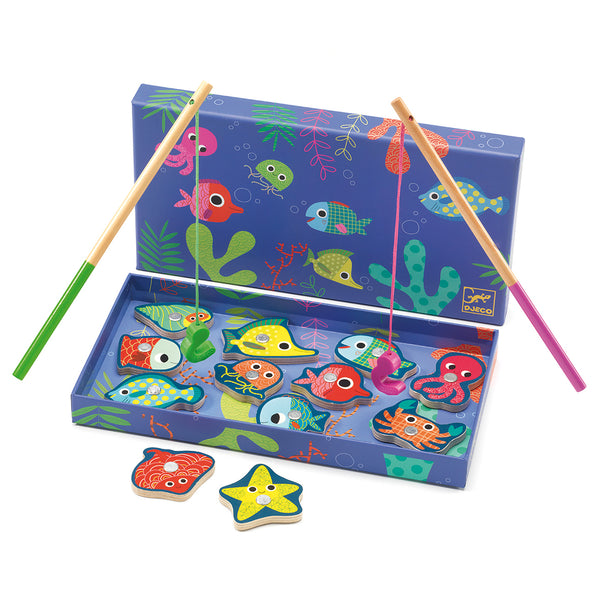 「カラーフィッシングゲーム」という商品です。カラフルな魚たちを吊り上げるゲーム。上手くマグネットをくっつけて釣りあげましょう。