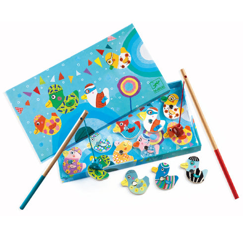 釣り竿を使ってアヒルを釣り上げましょう。マグネット式なので小さな子どもでも簡単に遊ぶことができます。