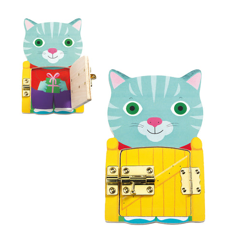 ネコはラッチタイプの鍵です。鍵を開けるとプレゼントを持っています。 サイズは 11×18×1㎝。