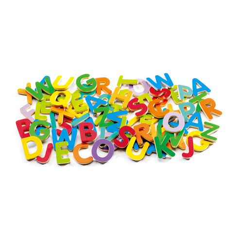 「83スモールレターズ」という商品です。アルファベットの勉強にぴったりなマグネット式木製文字。