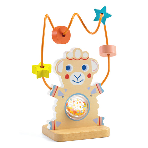 「ベビーアクティビティービーズ」という商品です。指先の動きを学ぶのにぴったりなヒツジのビーズコースター。おなかのビーズはクルクルと回すことができます。