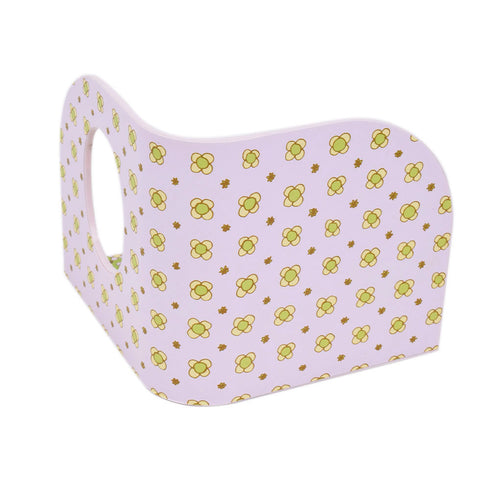 お花屋さんの裏側です。花のイラストが描かれています。