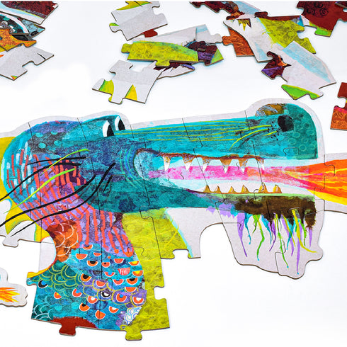 色鮮やかなドラゴンの頭のパズルをくみ上げています。大きくて迫力があります。