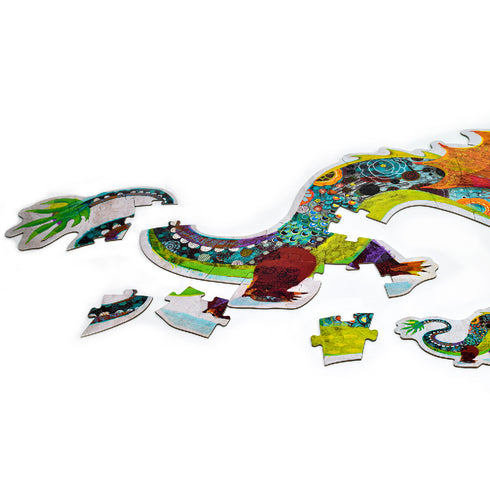 お手本を見ながらドラゴンの下半身をくみ上げています。大きくて迫力があります。