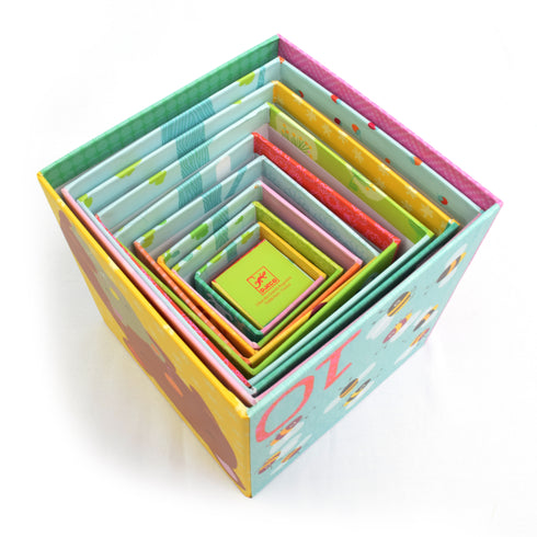 大きいブロックの中に小さいブロックをしまえるので片付けが簡単です。