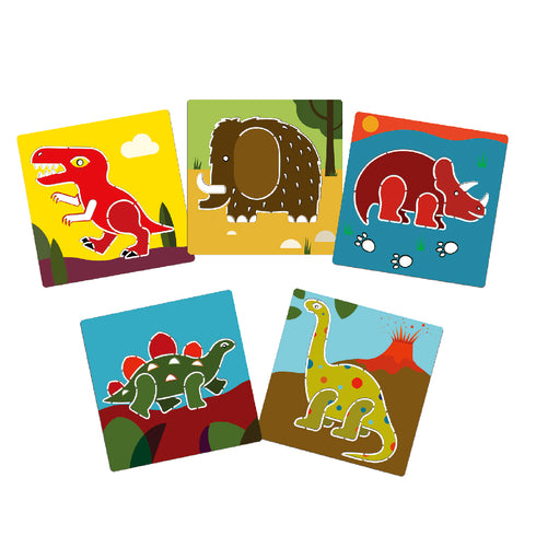 しっかり押さえてステンシルの溝にペンを入れてなぞってみましょう。Tレックスやマンモスなどの絵がすぐに描けます。