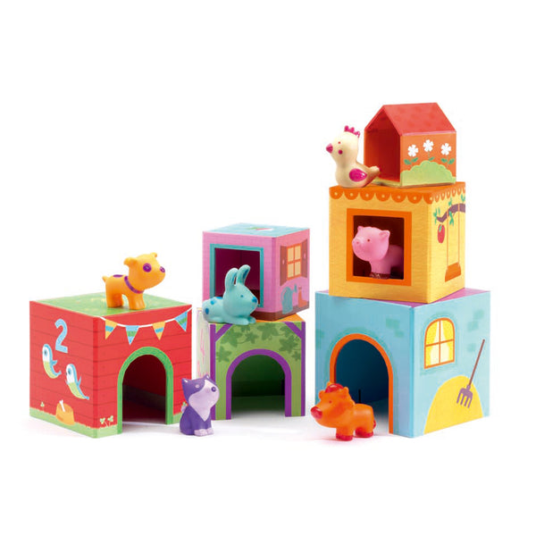 「タパニファーム」という商品です。キューブ型のお家と動物の人形のセットです。遊びながら数字や大きさのお勉強ができるおもちゃです。