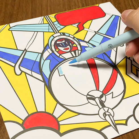 付属のペンでカードに色を塗っています。