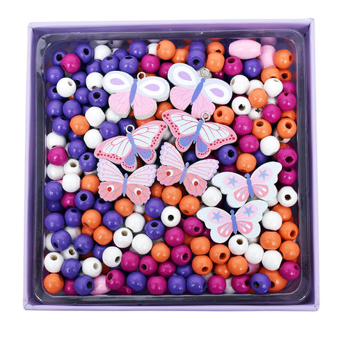 蝶の形をしたビーズや紫をベースにしたおしゃれな色合いのビーズが約450個入っています。