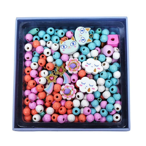 雲の形をしたビーズやファンタジーな色合いのビーズが約400個入っています。