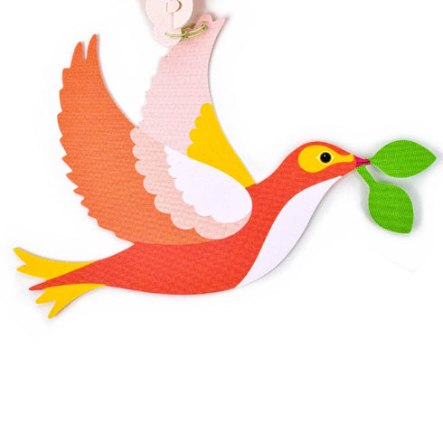 美しい赤い鳥が植物を運んでいるモチーフです。