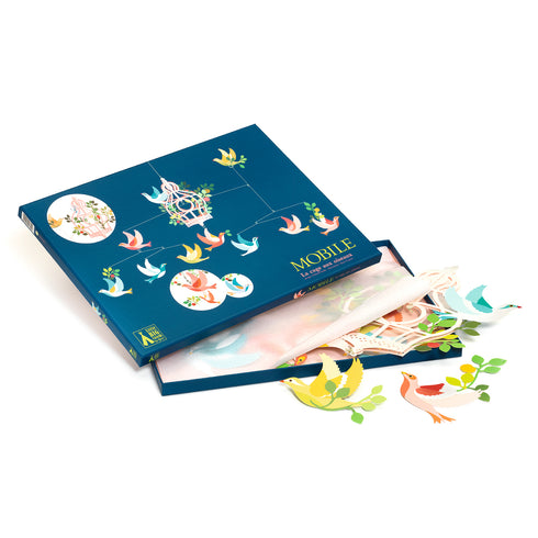 このモビールを組み立てるとサイズが 80×48㎝ になります。