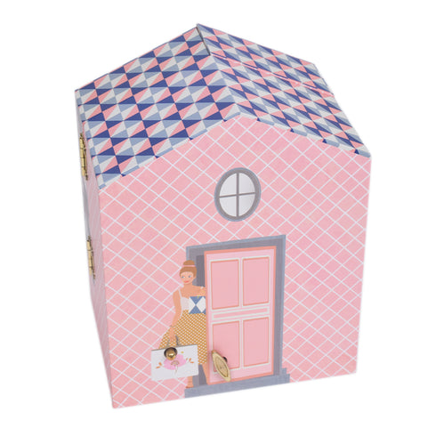 裏から見た箱を閉じた状態のジュエリーボックス。ここのゼンマイを巻くことでオルゴールが鳴り始めます。