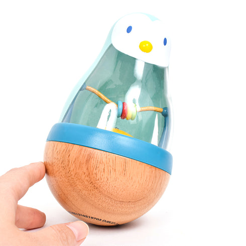 ペンギンの起き上がりこぼし。何度倒しても起き上がります。