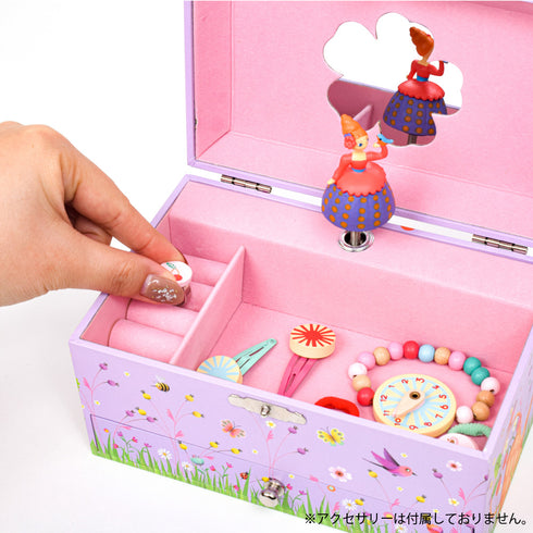 中にはネックレスや指輪をしまえる広いスペースがあります。 ※指輪はこの商品に含まれていません。