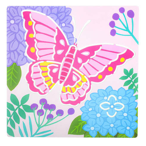 蝶々のステンシルシートです。この溝にペンを入れなぞっていけば蝶々の絵が描けます。