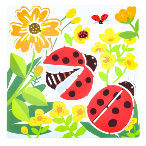 てんとう虫のステンシルシートです。この溝にペンを入れなぞっていけばてんとう虫の絵が描けます。