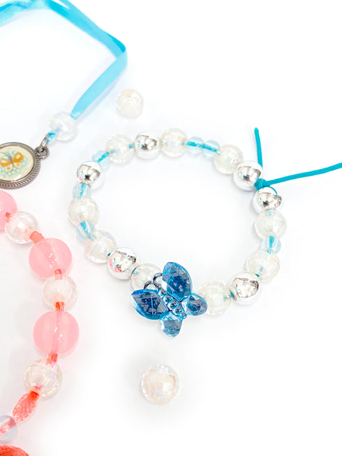 蝶のチャームやビーズを使ってオリジナルアクセサリーを作ってみました。