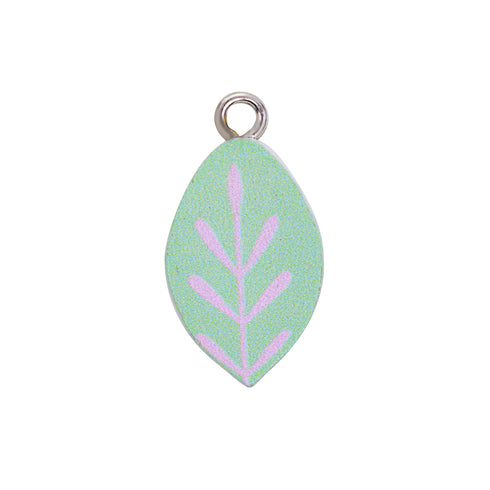 薄緑色の葉っぱの木製ビーズです。