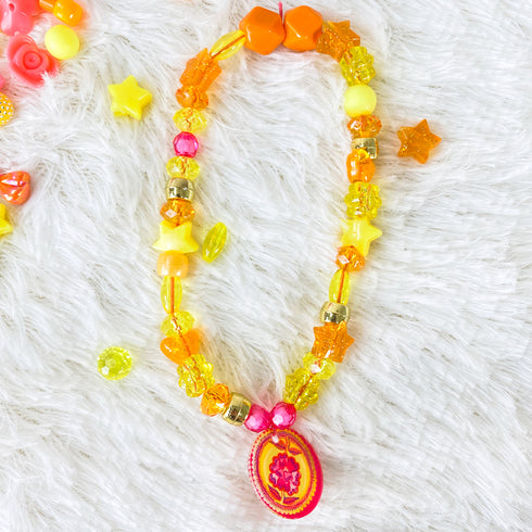 この商品を使ってオリジナルのネックレスを作ってみました。